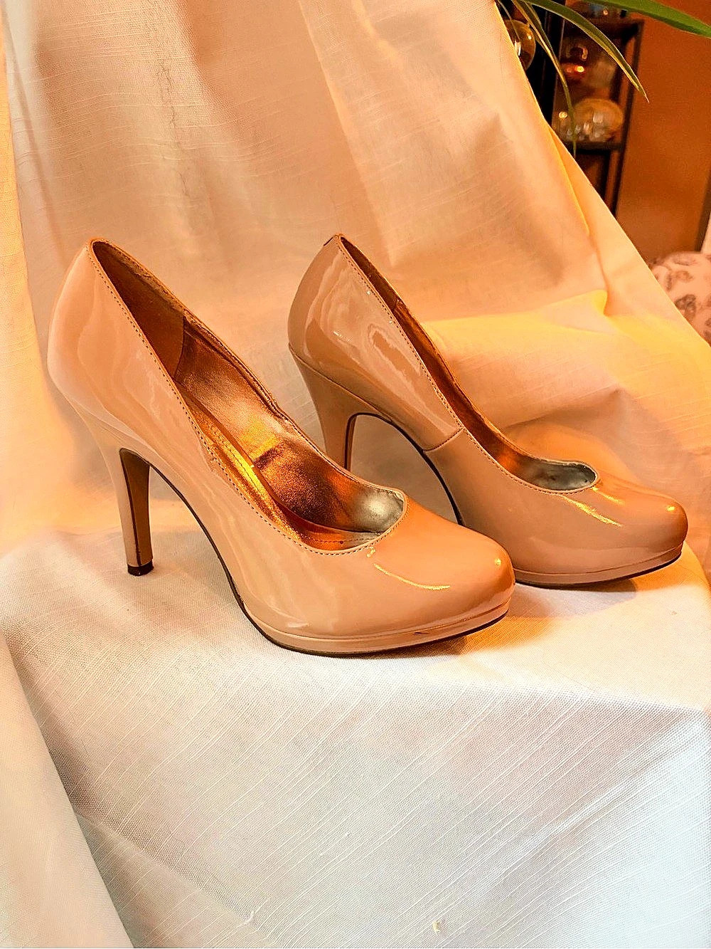Steve Madden Patent Platform Pumps in Nude Size 9